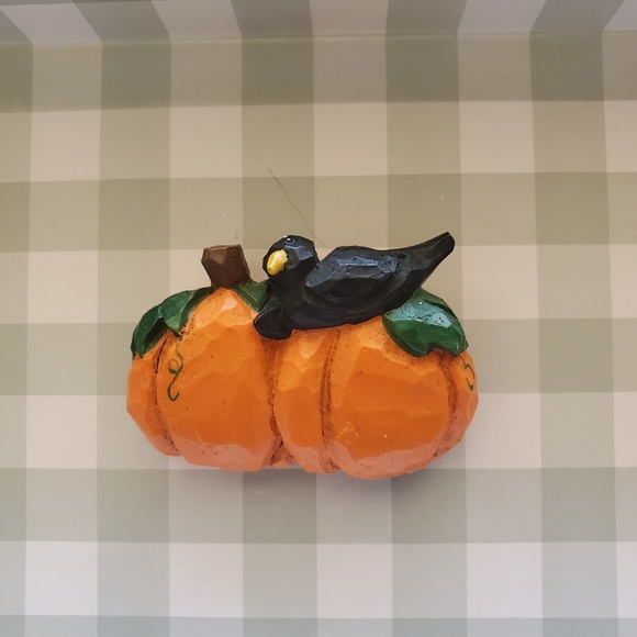 Eddie Walker Signed Pumpkin With Crow Brooch Pin - Picture 2 of 5